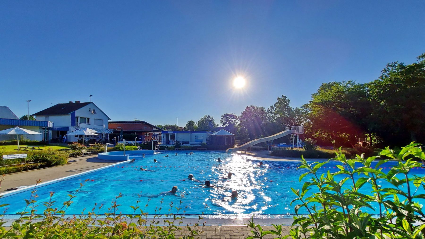 Natürlich bevorzugt auch ein Frühschwimmer sonniges Wetter